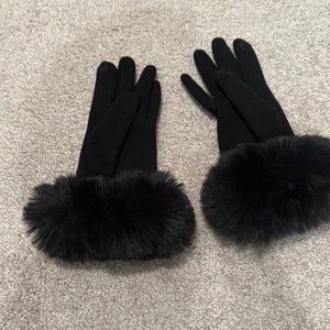 Women gloves with faux fur trim